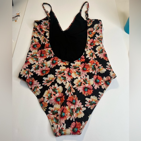 Leith Floral One Piece Open Back Swimsuit Size Medium New - Picture 4 of 11